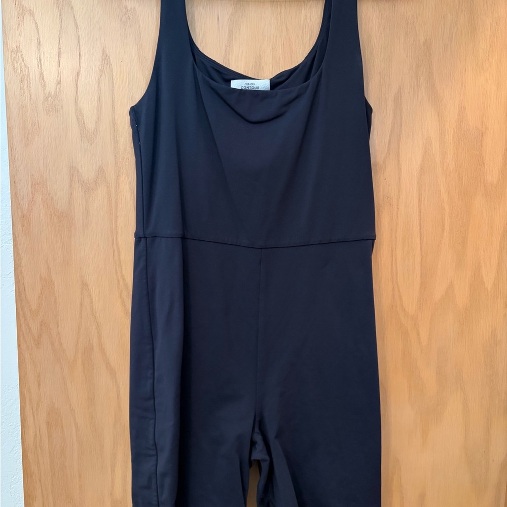 Babaton Contour Black Top